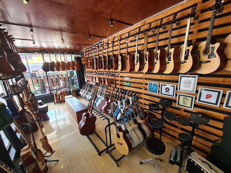 Toko Alat Musik di Magelang-Deby String Guitars