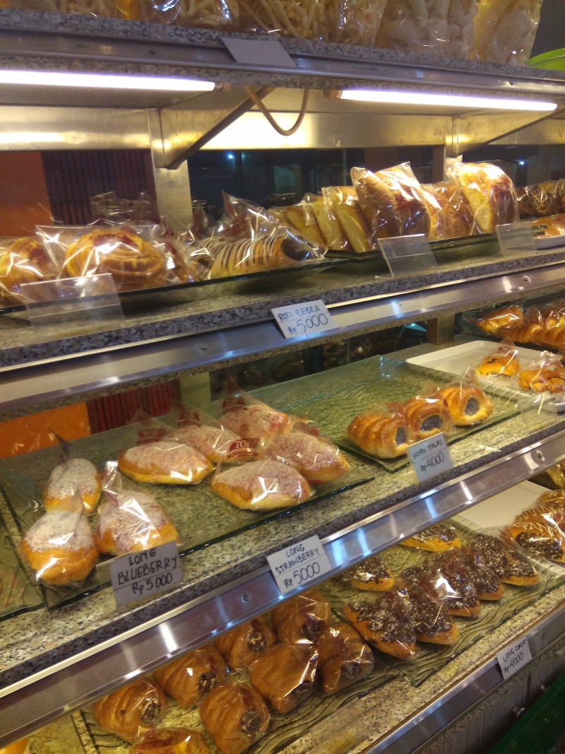 Toko Roti di Bojonegoro-TOP Cake & Bakery